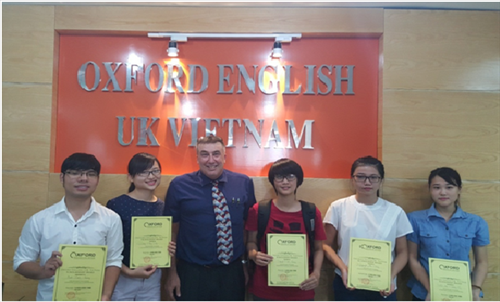 Trung tâm Đào tạo Oxford English UK Vietnam tài trợ học bổng cho tân sinh viên USSH