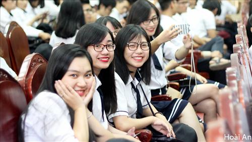 Học sinh THPT Trần Hưng Đạo giao lưu tìm hiểu về Trường ĐHKHXH&NV