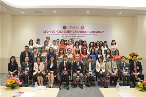 Trao học bổng của tập đoàn Aeon cho sinh viên Trường ĐHKHXH&NV, ĐHQGHN