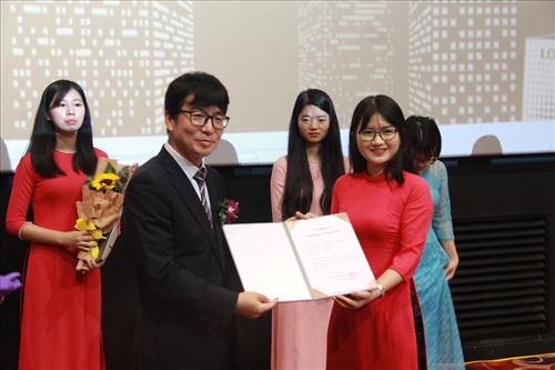 6 sinh viên Nhà trường nhận học bổng 200USD của Tập đoàn Lotte