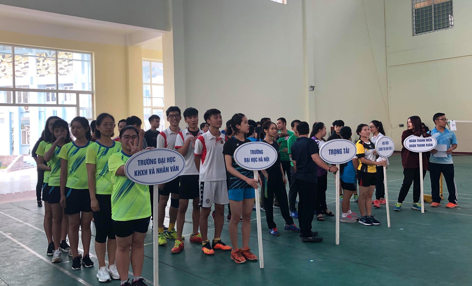 Trường ĐHKHXH&NV tham dự giải cầu lông Quận Thanh Xuân 2018