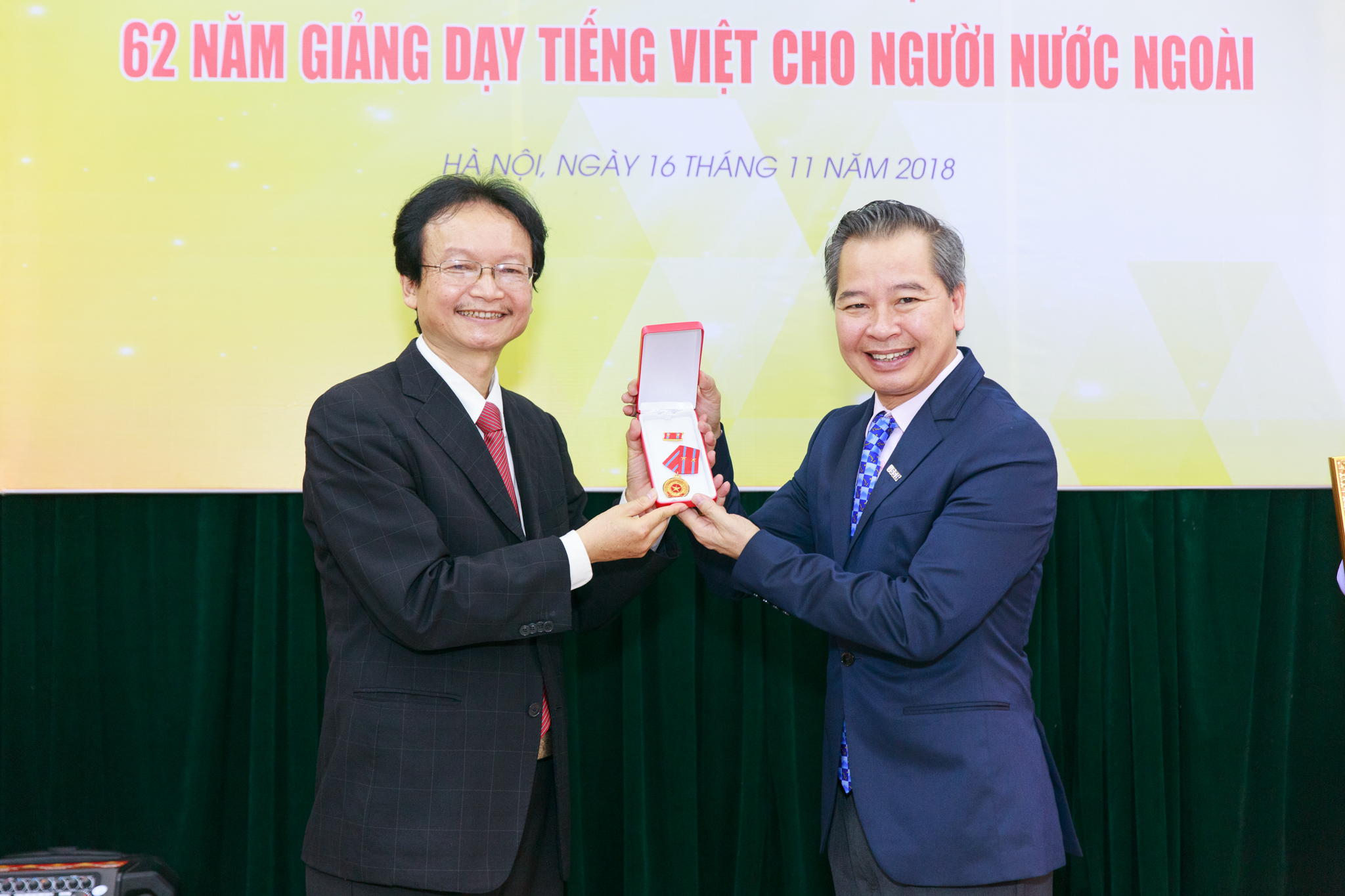 Khoa Việt Nam học và tiếng Việt nhận Huân chương Lao động Hạng Nhì