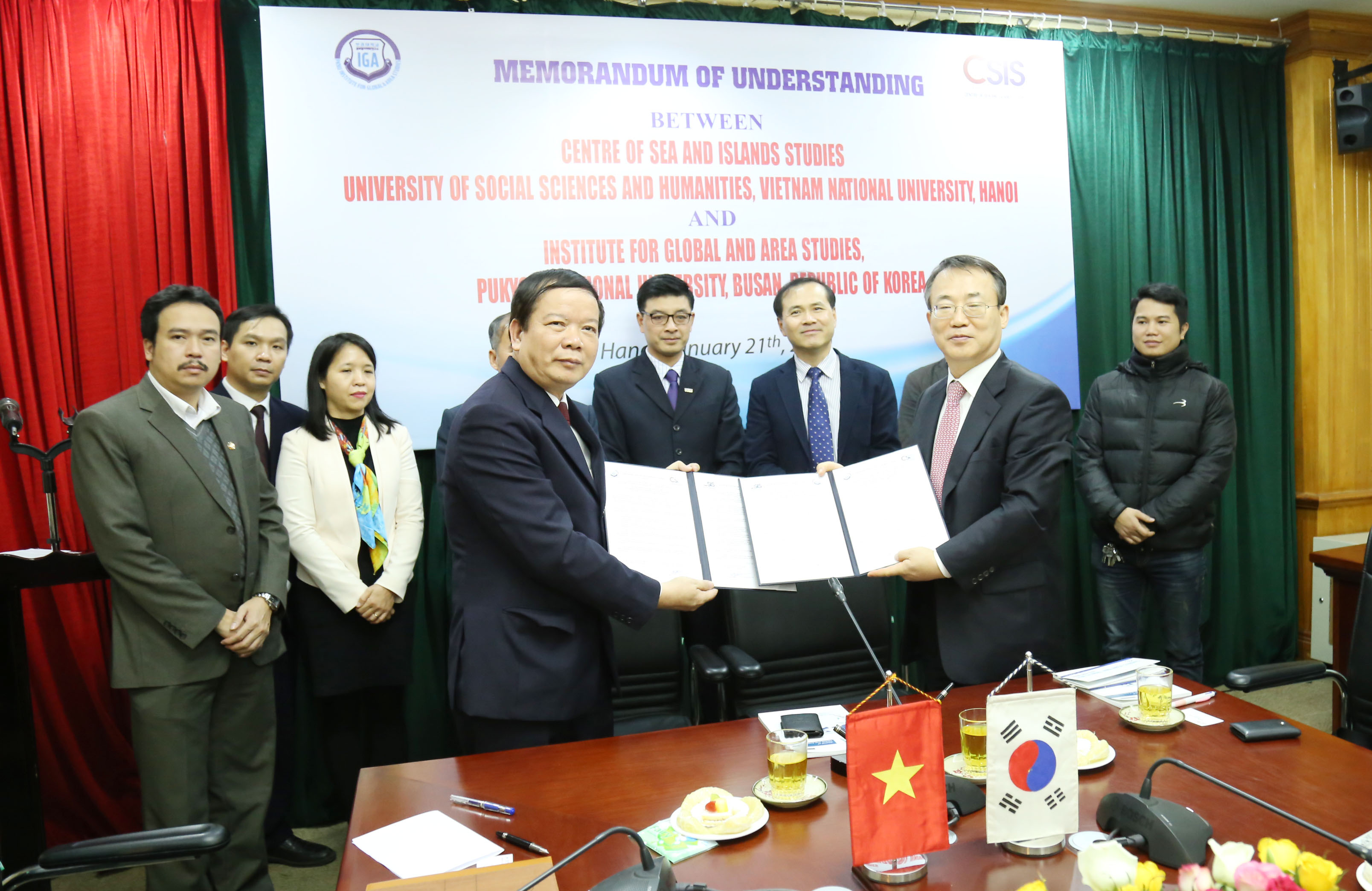 Trung tâm Biển và Hải đảo ký hợp tác chính thức với Viện Toàn cầu và Khu vực học (ĐH Pukyong, Hàn Quốc)