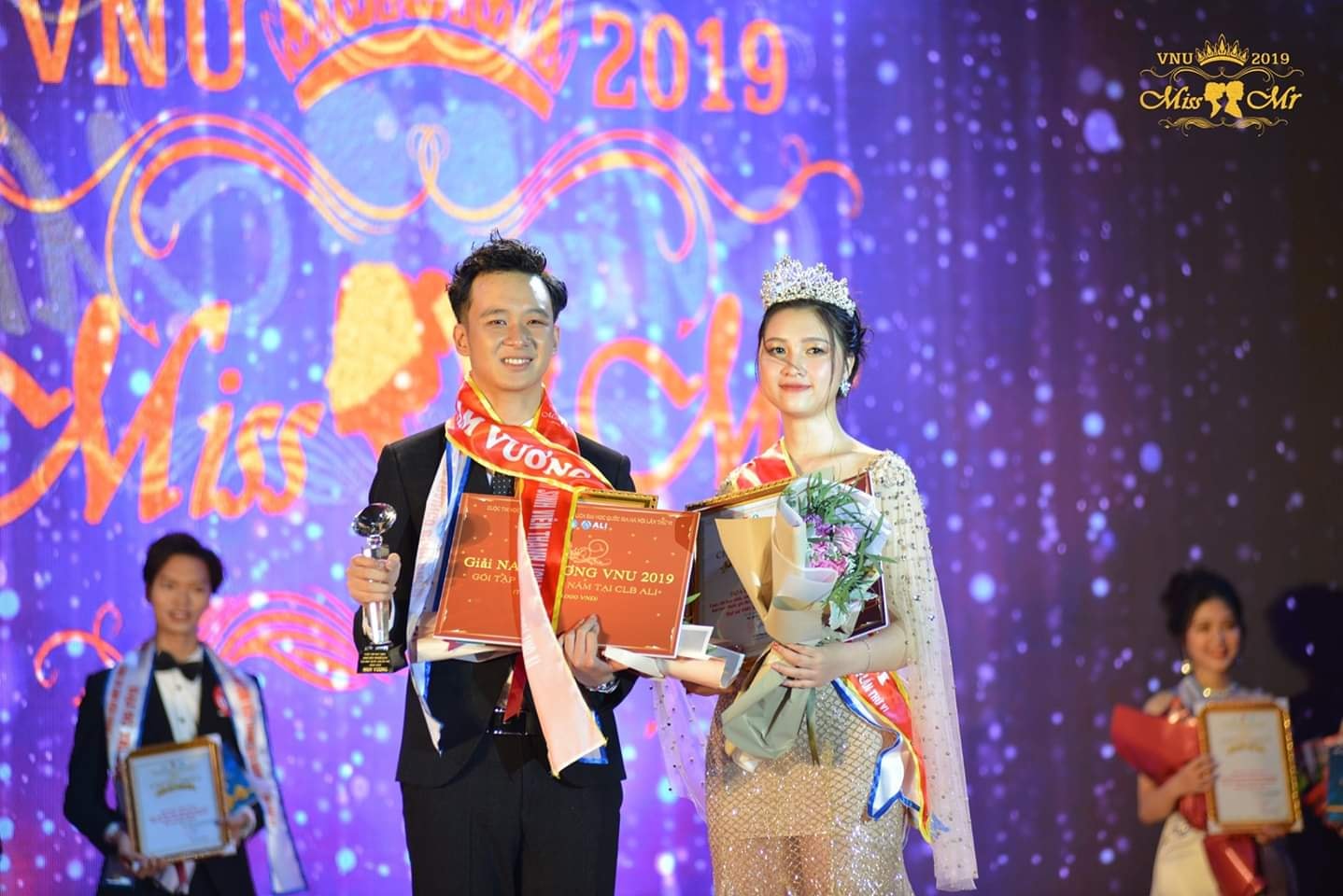 Vũ Trọng Lâm Trường (Viện Đào tạo Báo chí và Truyền thông) xuất sắc giành ngôi Nam vương MISS & MR VNU 2019