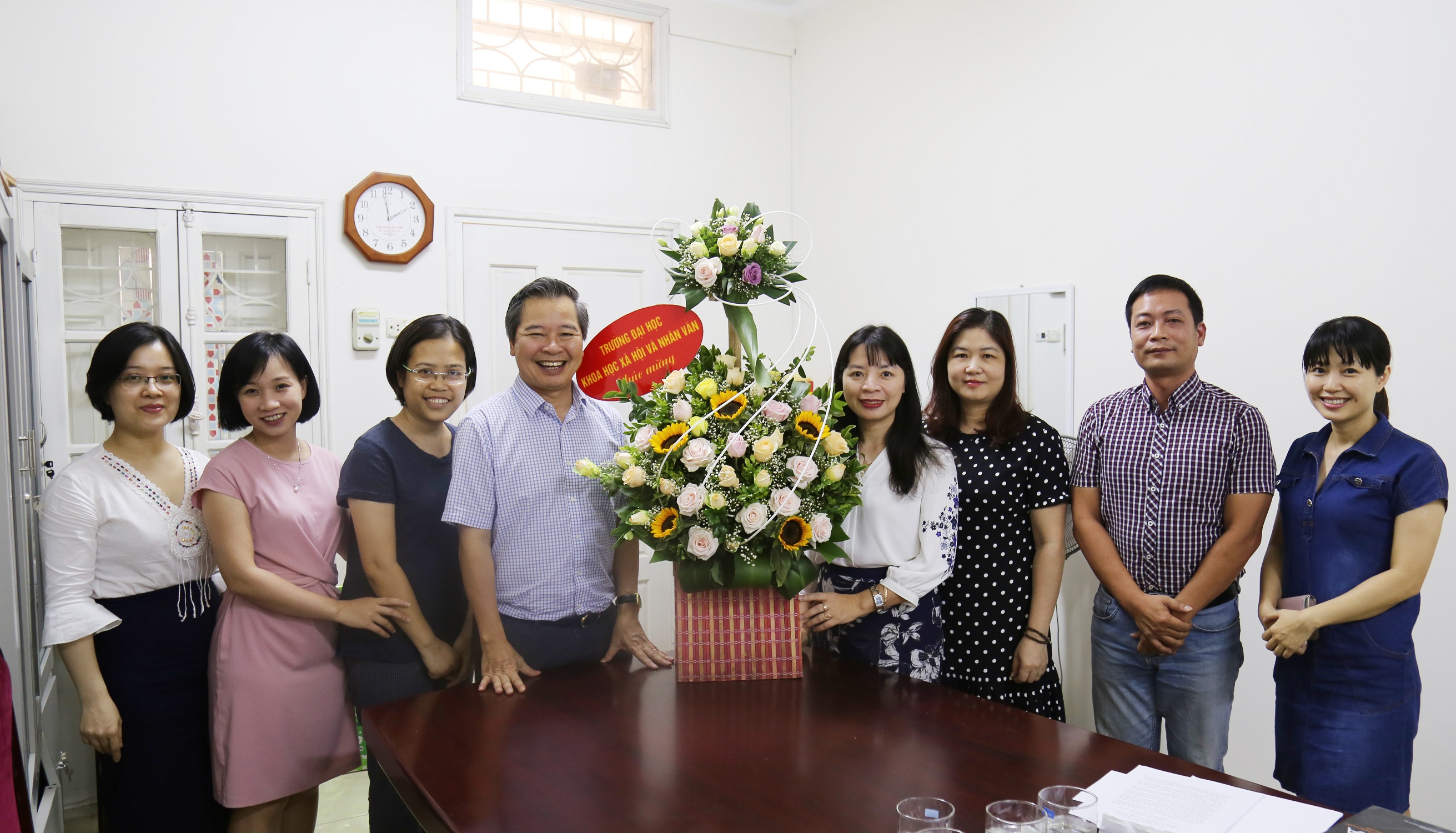 GS.TS Phạm Quang Minh chúc mừng các đơn vị báo chí và truyền thông trong trường