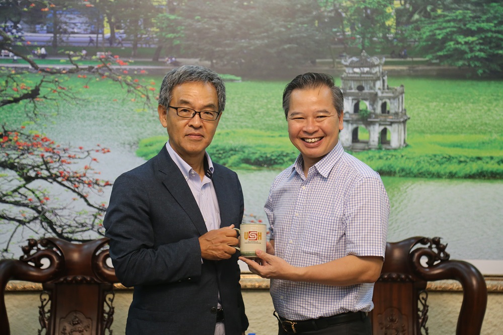 Meeting with the representative of Urasenke tea school (Japan) in Hanoi