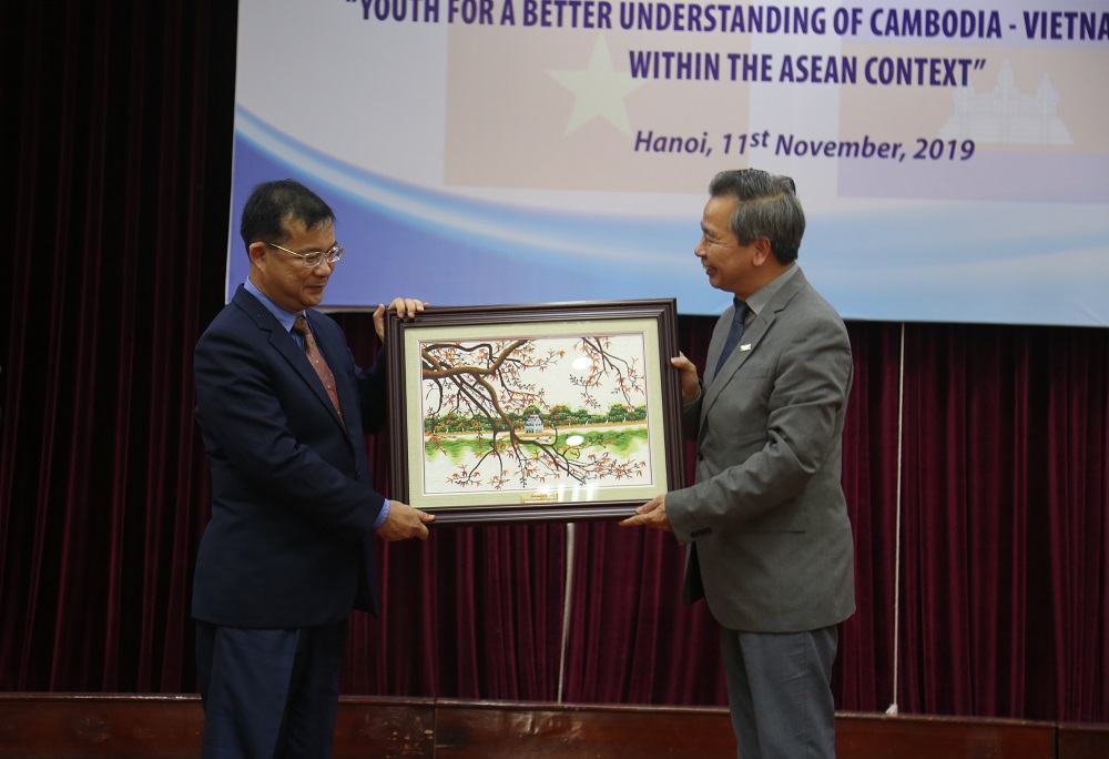 Exchange with the staff and students of Phnom Penh Royal University (Cambodia)