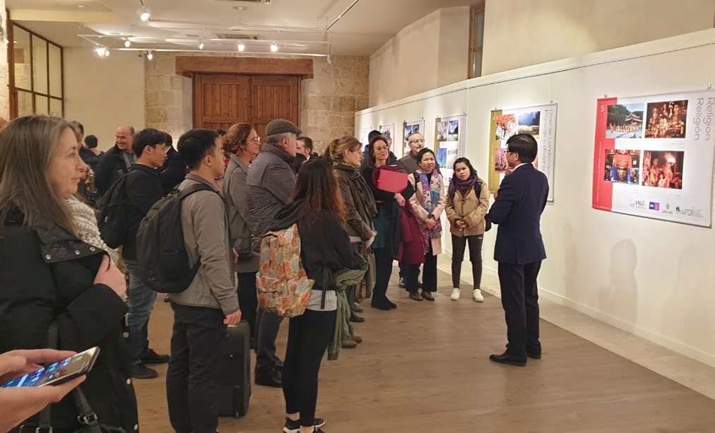 ĐHQGHN và ĐH Valladolid tổ chức triển lãm ảnh giới thiệu Việt Nam tại Tây Ban Nha
