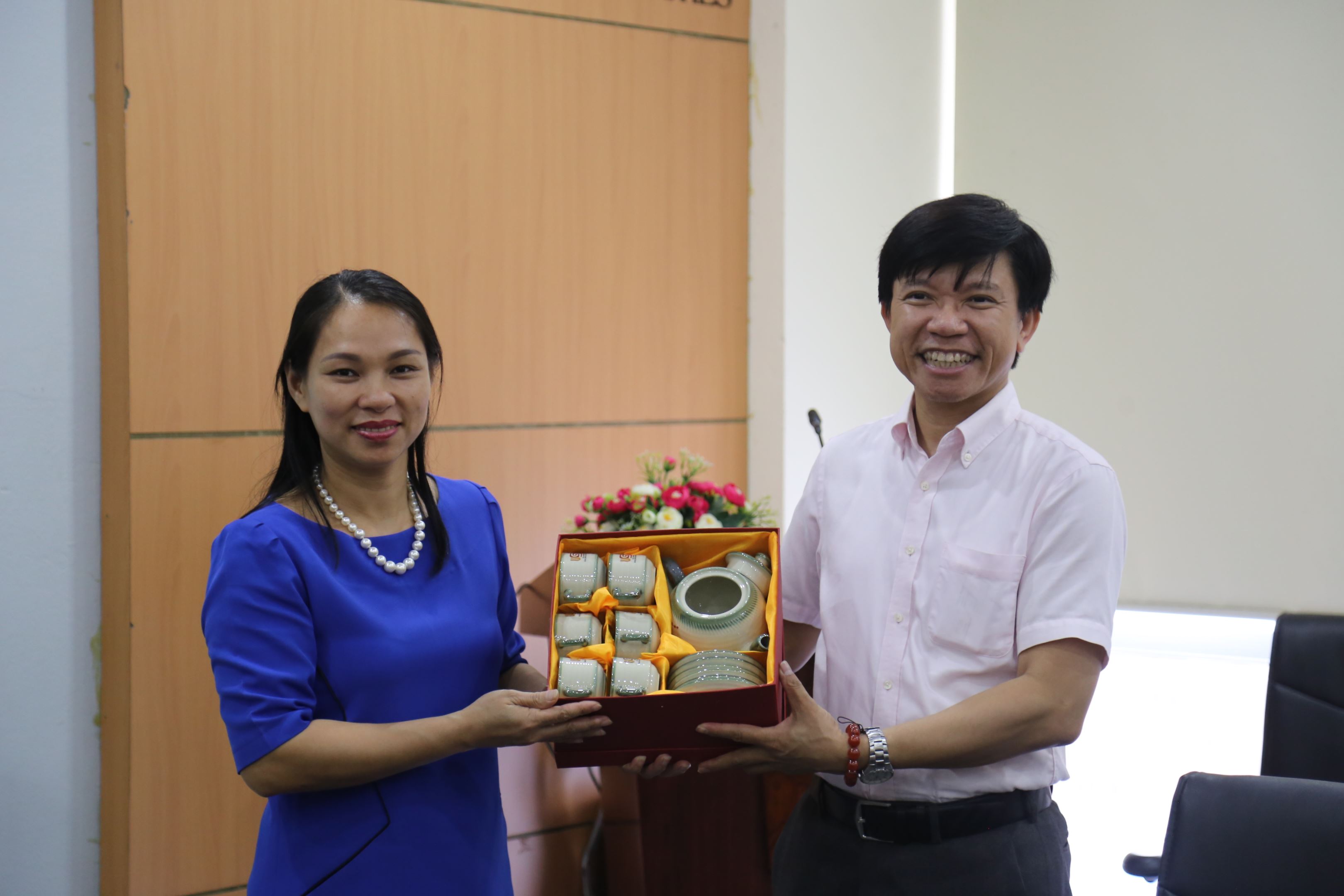 Meeting with the delegation from Thai Binh University
