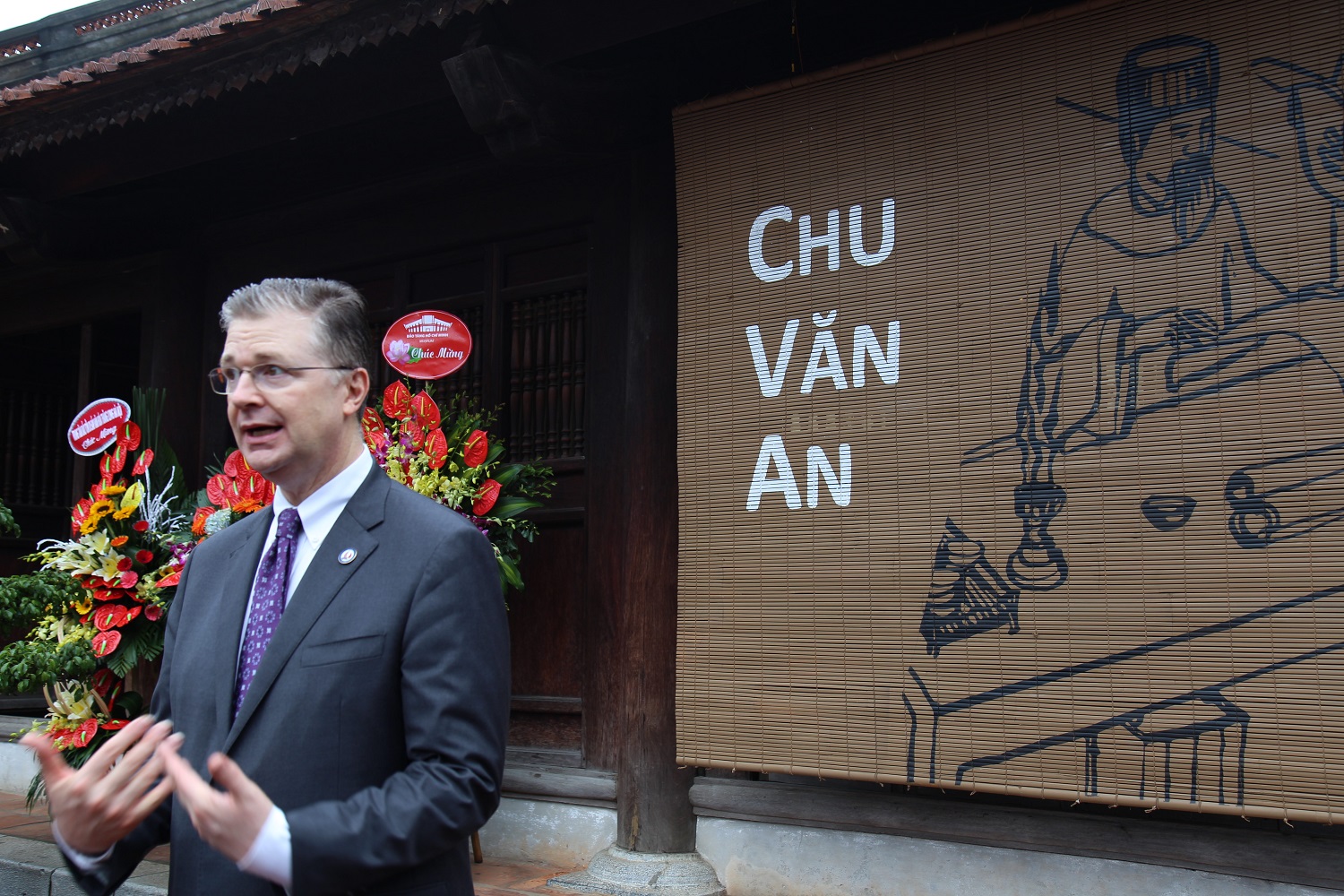 Đại sứ Mỹ bày tỏ sự ngưỡng mộ với truyền thống hiếu học lâu đời của người Việt