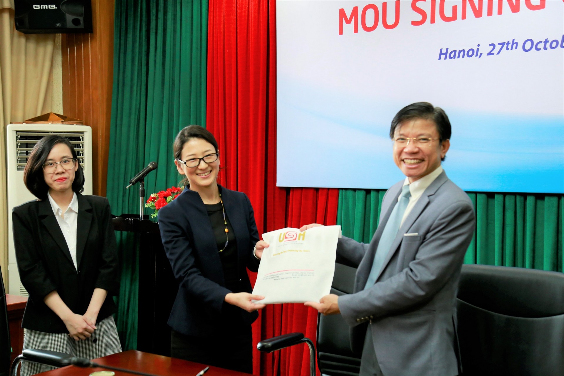 Signing MOU with RGF HR Agent Vietnam