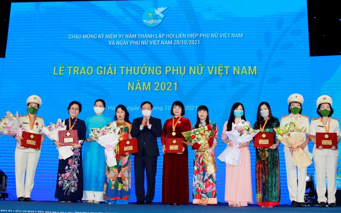 VNU 10 su kien tieu bieu 2021 10 TS Nguyen Thi An Hang
