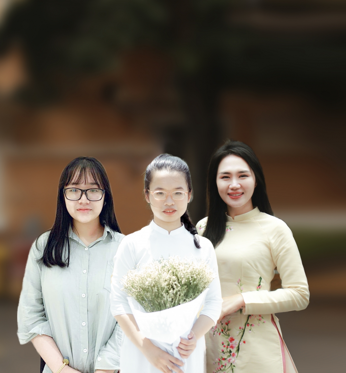 Cô Phạm Hải Linh và 2 học trò trong đội tuyển Văn của Trường THPT Chuyên Khoa học Xã hội và Nhân văn