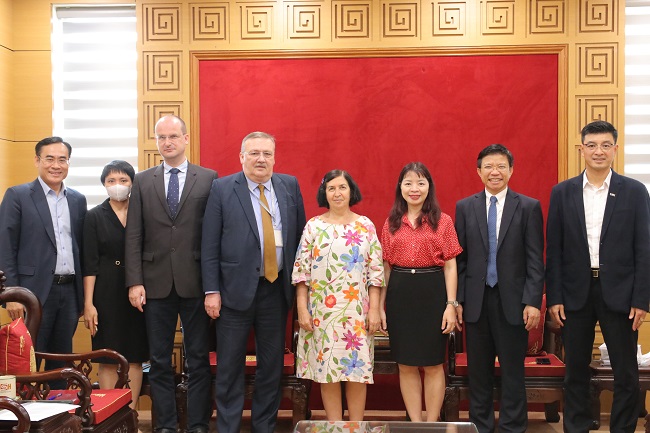 Trường Đại học Khoa học Xã hội và Nhân văn tiếp đoàn Đại sứ quán Hungary tại Việt Nam