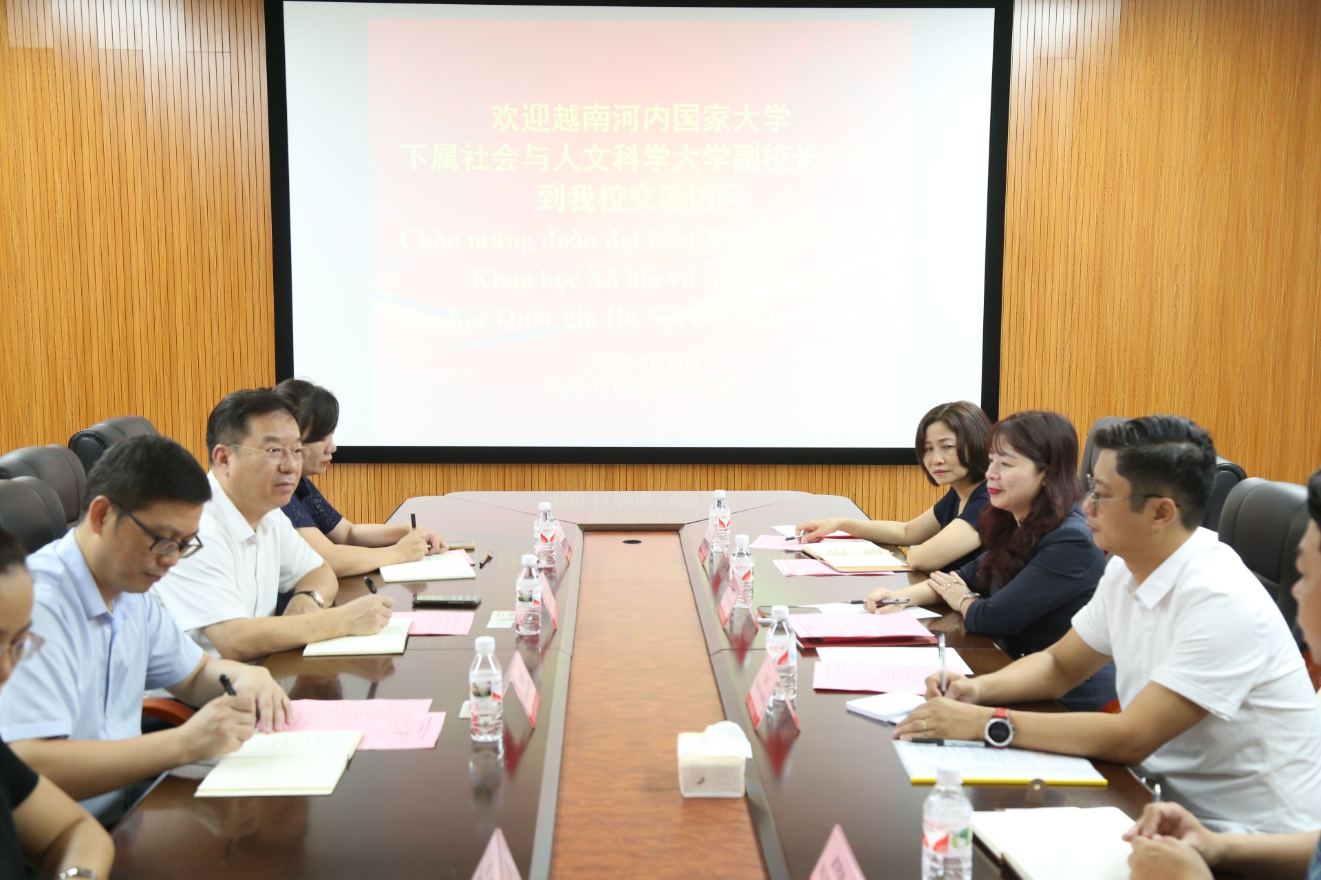 Đoàn công tác tại Học viện Kỹ thuật chuyên nghiệp Nam Ninh