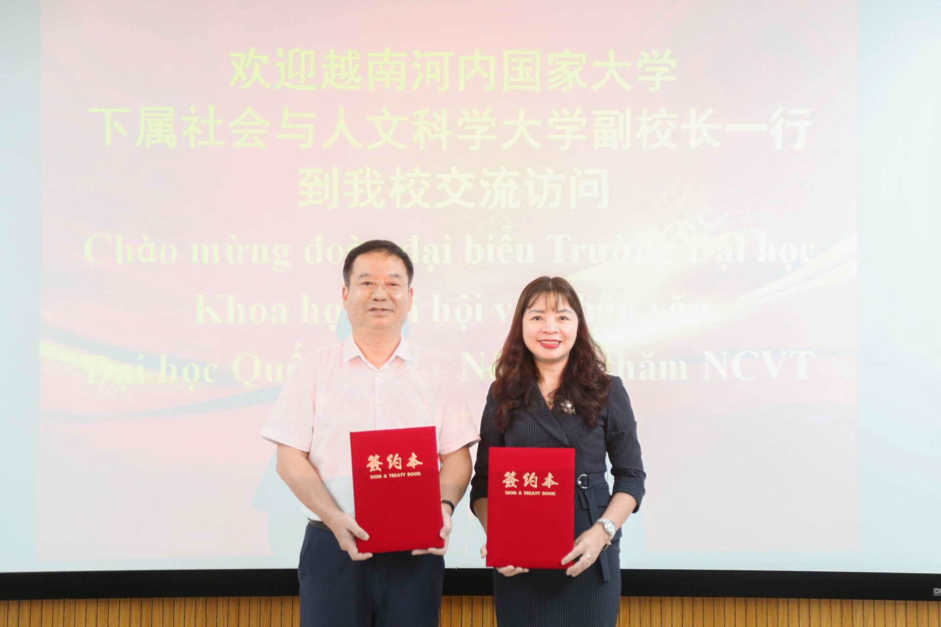 Ký kết Thỏa thuận Hợp tác với Học viện Kỹ thuật chuyên nghiệp Nam Ninh