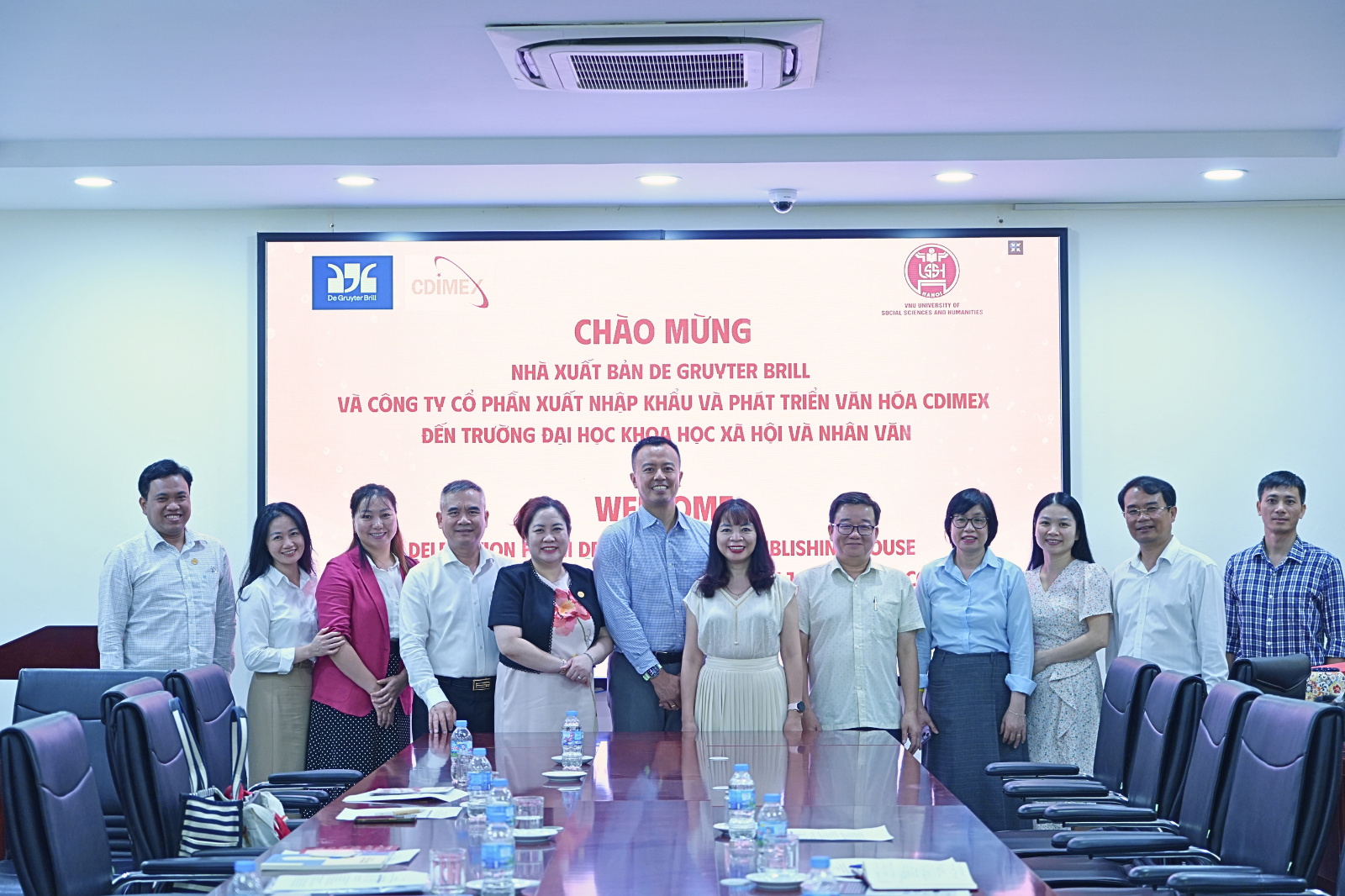 Trường ĐH KHXH&NV tiếp đón và làm việc với nhà xuất bản De Gruyter Brill và Công ty Cổ phần Xuất nhập khẩu và Phát triển