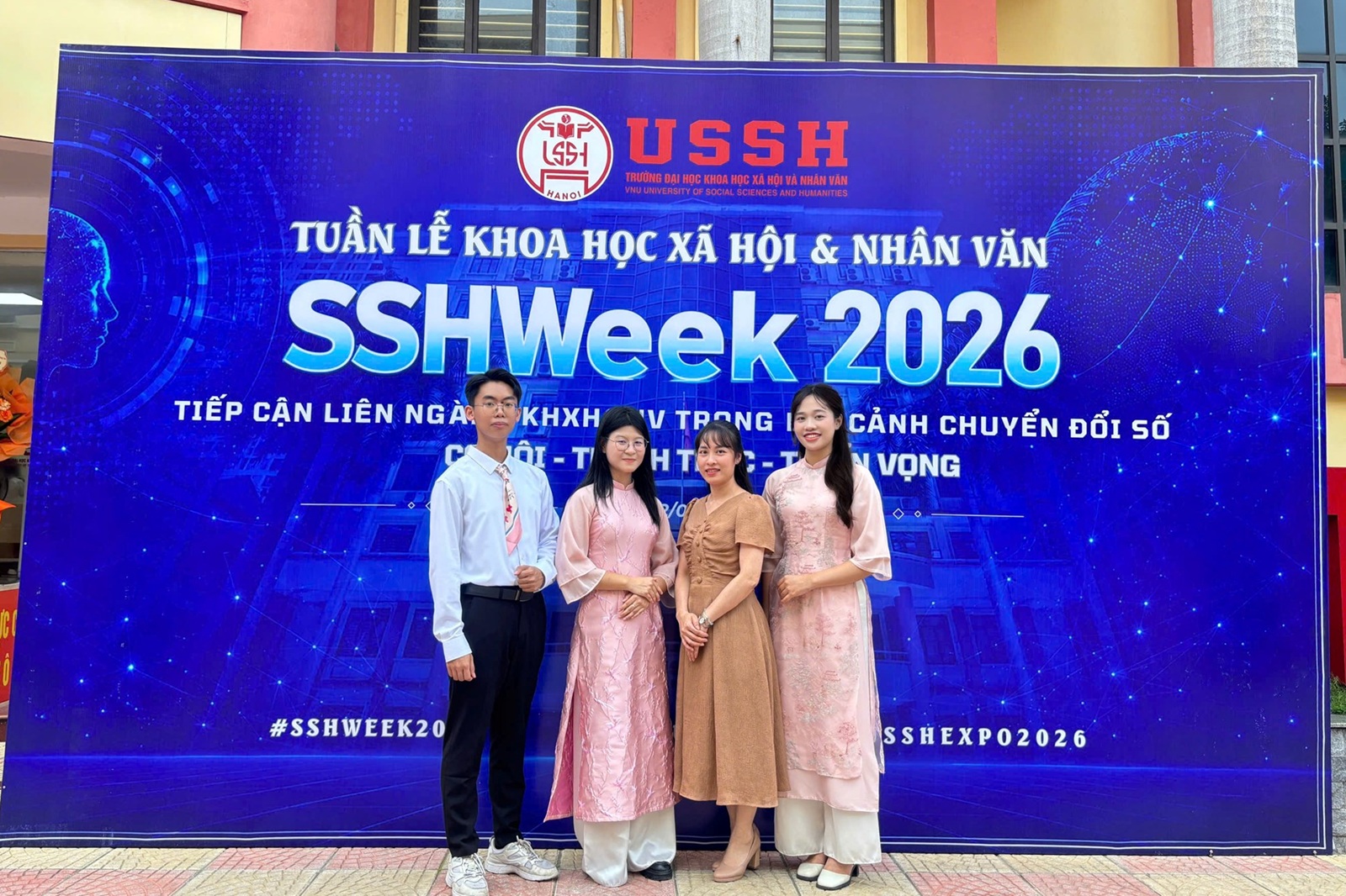Cha mẹ càng kiểm soát, con càng dễ mất động lực học tập: Góc nhìn từ nghiên cứu của sinh viên Trường ĐH KHXHNV