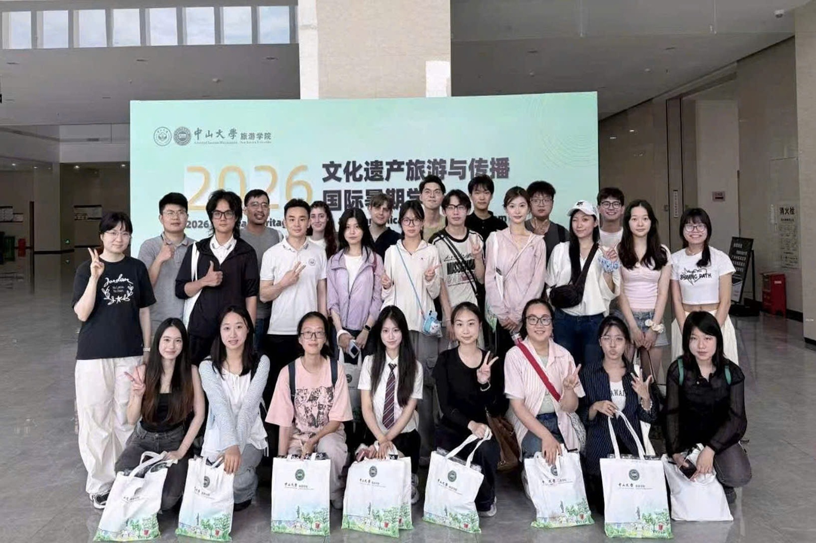 Sinh viên Khoa Du lịch học tham gia Chương trình Hè Du lịch Di sản Văn hóa và Truyền thông 2026