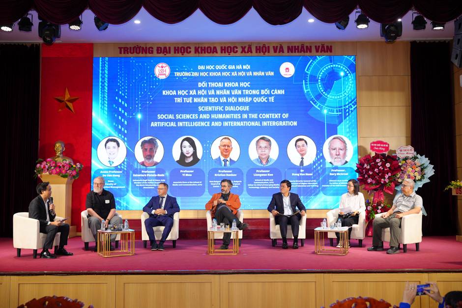 Các đại biểu tham gia diễn đàn