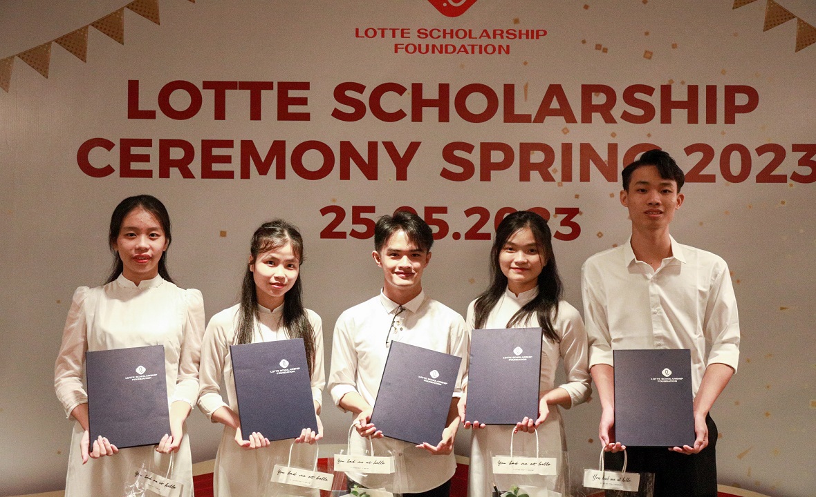 Sinh viên Hàn Quốc học của VNU-USSH xuất sắc nhận học bổng Tập đoàn Lotte Hàn Quốc